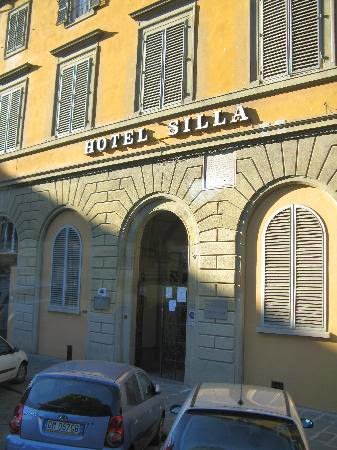 001-ingresso dell'Hotel Silla